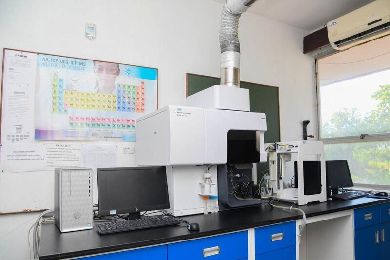 Agilent 5110 ICP-OES spectrometer for trace-metal analysis