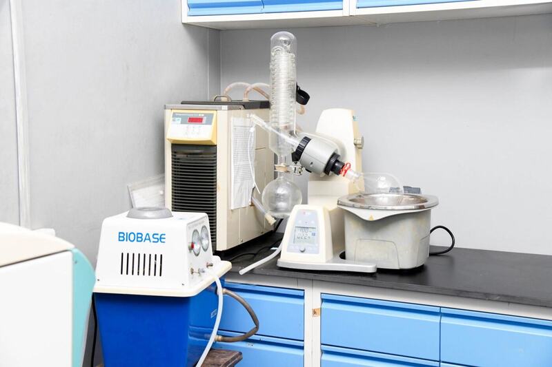 Rotary evaporator with refrigerated circulator for solvent recovery